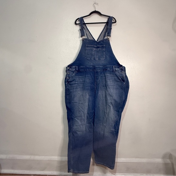 Torrid classic denim bib overalls. Front & back pockets 98% cotton. Plus size 26 - Picture 2 of 12